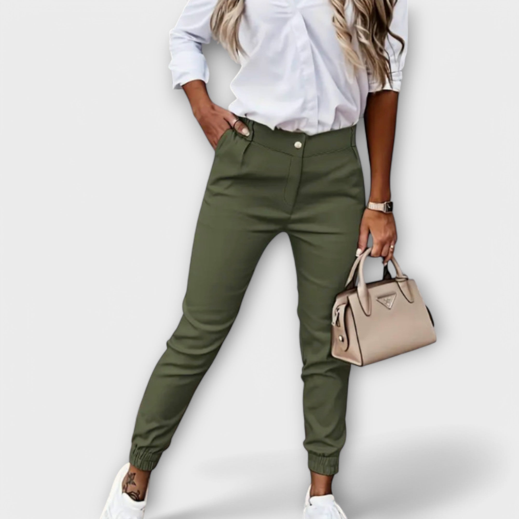 Olivegrüne Stretchhose mit Knopfverschluss, seitlichen Taschen und Knöchel-Bündchen