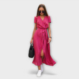 Eshel bequemes Kleid mit V-Ausschnitt, kurzem Ärmel, gepunktetem Pink und Bindegürtel