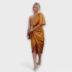 Goldbraunes Abendkleid mit Drapierung an Schulter, Midi mit Schlitz