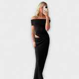 Puss Kleid in Schwarz mit Carmen-Ausschnitt, Raffung und Aussparung an der Taille