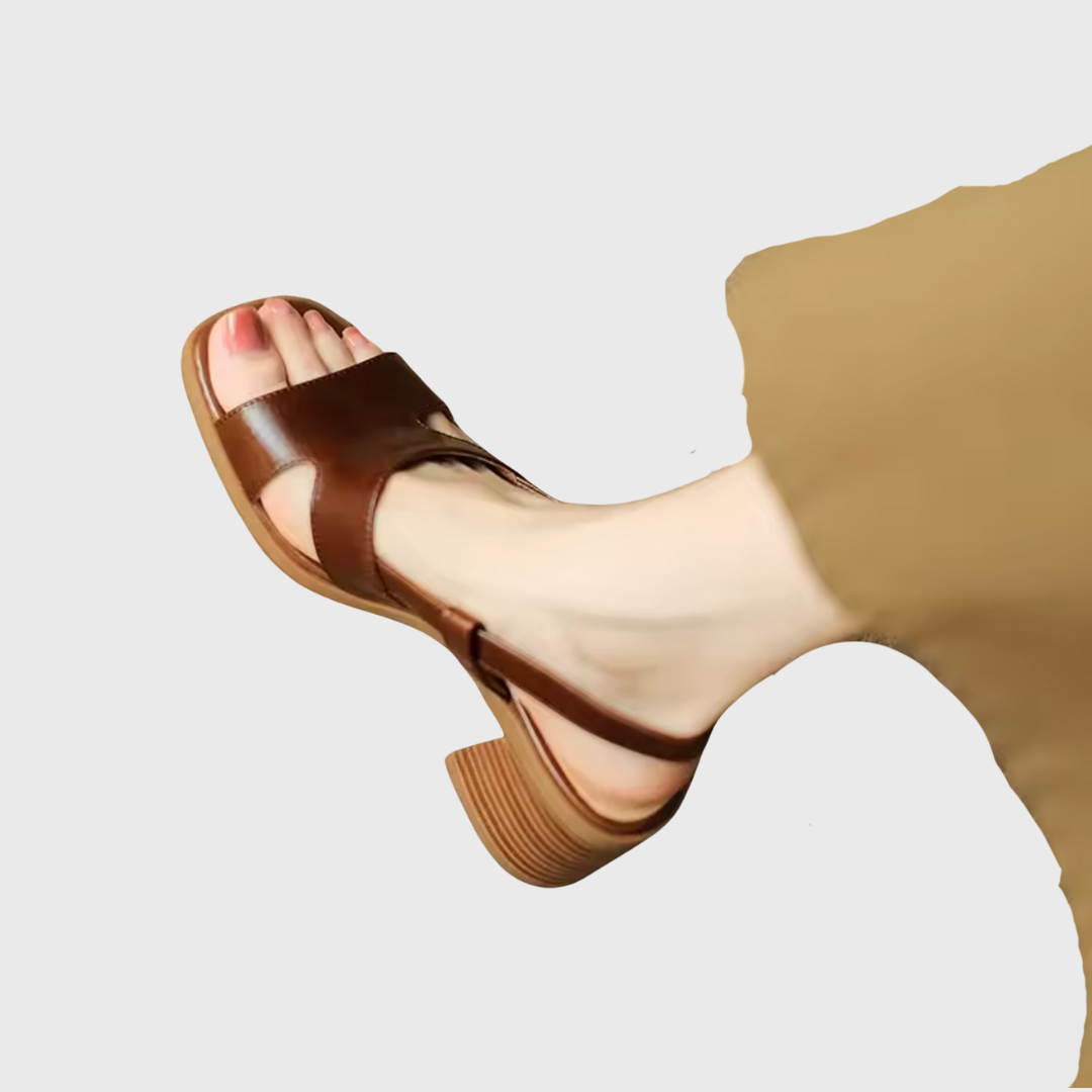 Bequeme Sandale mit braunem Riemen und Blockabsatz, offene Zehen