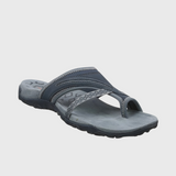 Orthopädische Sandale in Grau mit dunklem Riemen und Zehenschlaufe