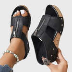 Schwarze Sandalen mit breiten Riemen und silbernem Reißverschluss, Korklaufsohle.