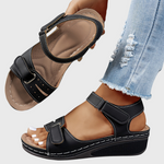 Orthopädische Sandalen, schwarz, Klett- und Riemenverschluss, gepolsterte Sohle