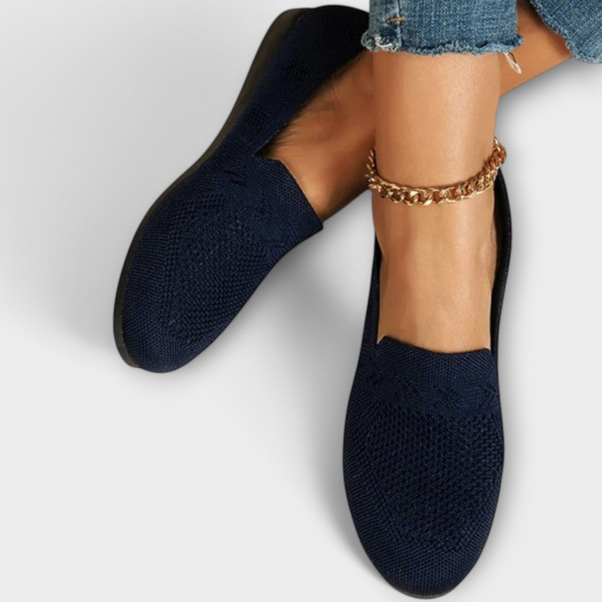 Jasz-Vielseitige Loafer dunkelblau mit Lochmuster und Kettenriemen am Knöchel