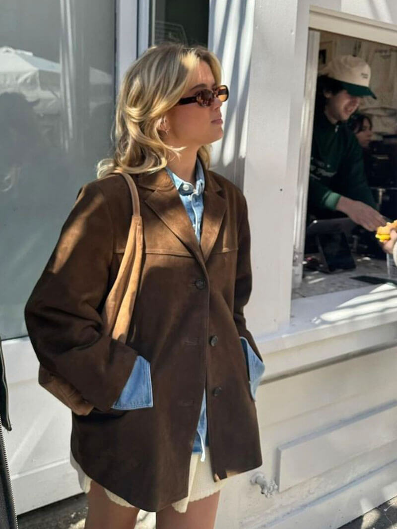 Matilda Jacke braun, Knopfleiste vorn, Reverskragen, seitliche Taschen