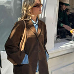 Matilda Jacke braun, Knopfleiste vorn, Reverskragen, seitliche Taschen