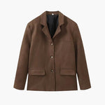 Matilda Jacke, dunkelbraun, Revers mit V-Ausschnitt, Knöpfe vorn, aufgesetzte Taschen