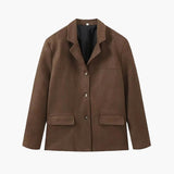 Matilda Jacke, dunkelbraun, Revers mit V-Ausschnitt, Knöpfe vorn, aufgesetzte Taschen