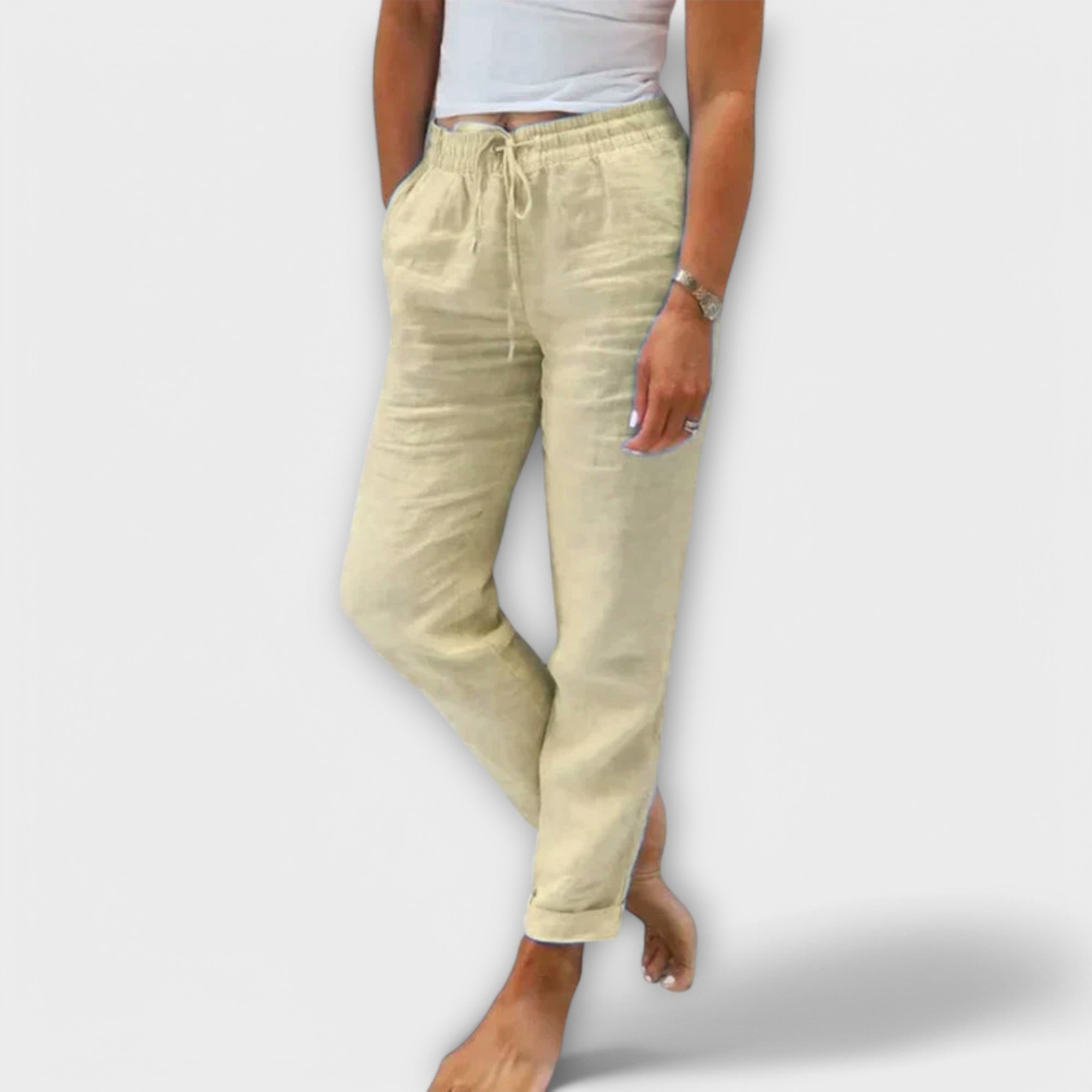 Stacy leichte Hose in Beige mit Kordelzug am Bund und umgeschlagenem Beinabschluss