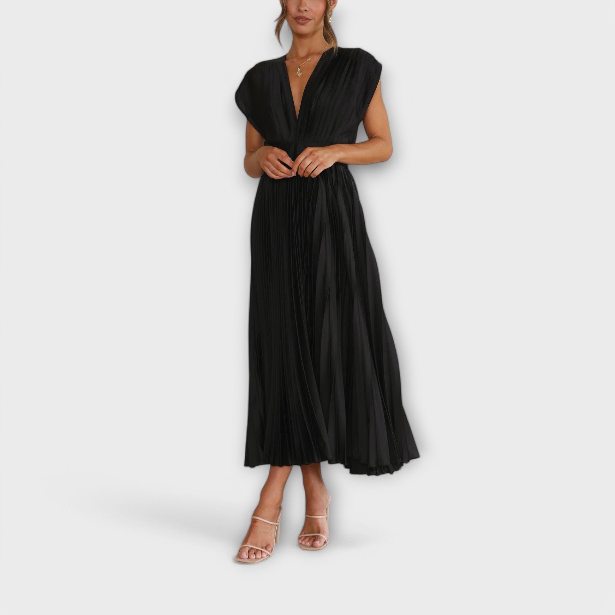Schwarzes Faltenkleid mit V-Ausschnitt und kurzen Ärmeln, Taillengürtel und Midilänge