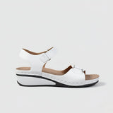 Bequeme Sandalen in Weiß mit Klettverschluss am Rist und offener Zehenpartie