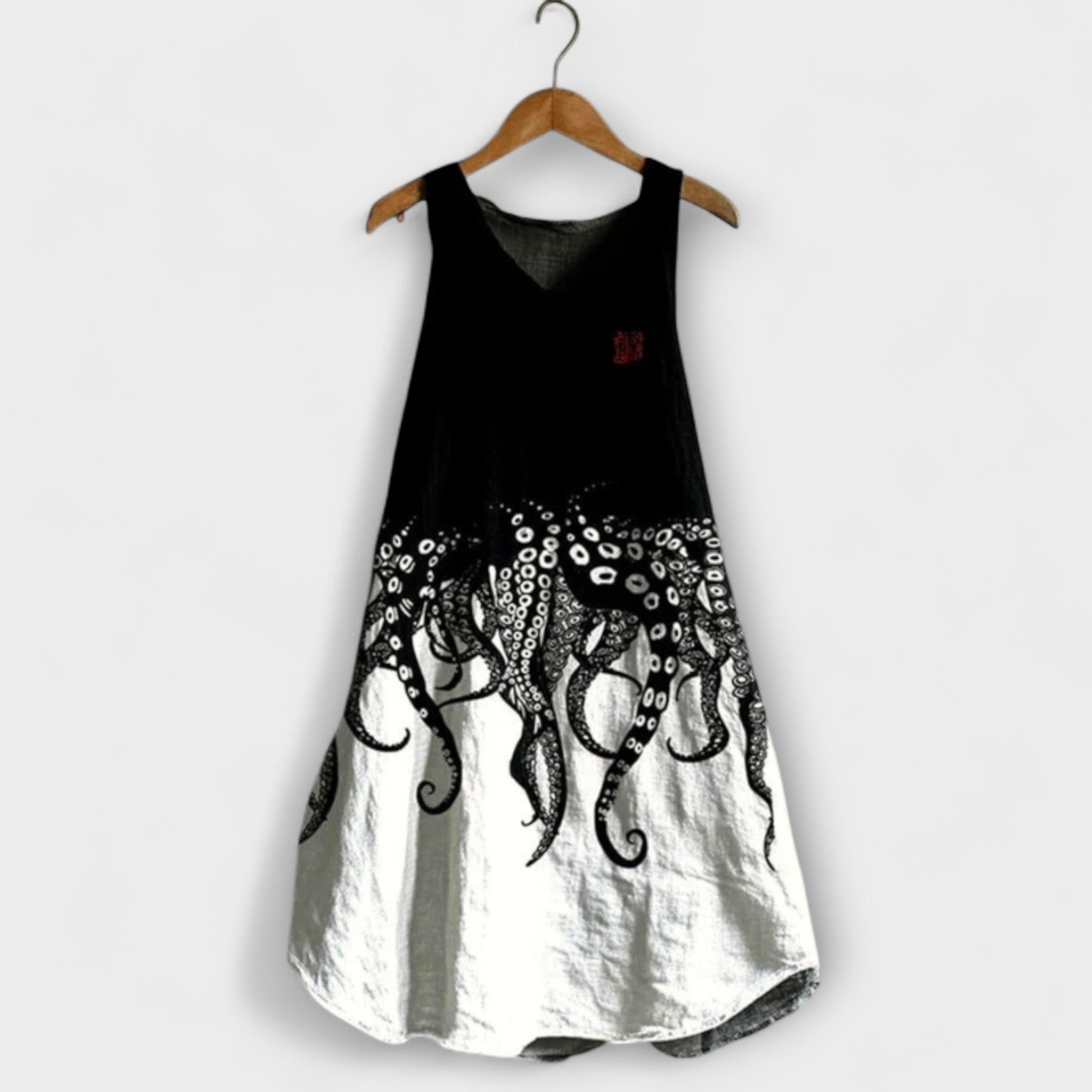 Ärmelloses Tank-Kleid mit schwarzem Oberteil und weißem Octopus-Motiv