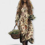 Langarm-Kleid mit Blumenmuster, beiger Grund, seitliche Taschen, weicher Fall Saum