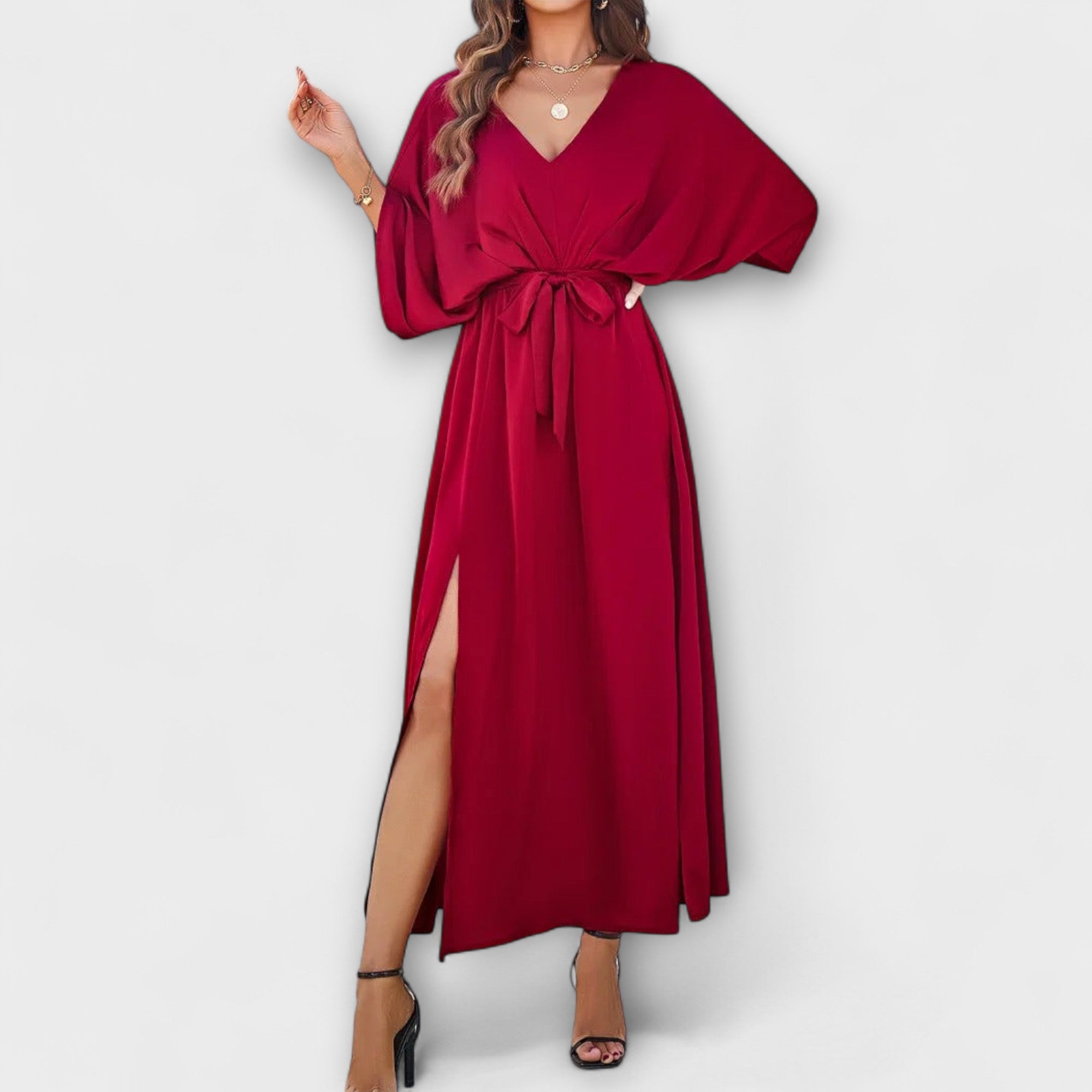 Rotes Maxikleid mit V-Ausschnitt und Bindegürtel, überschnittene Ärmel, Seitenschlitz