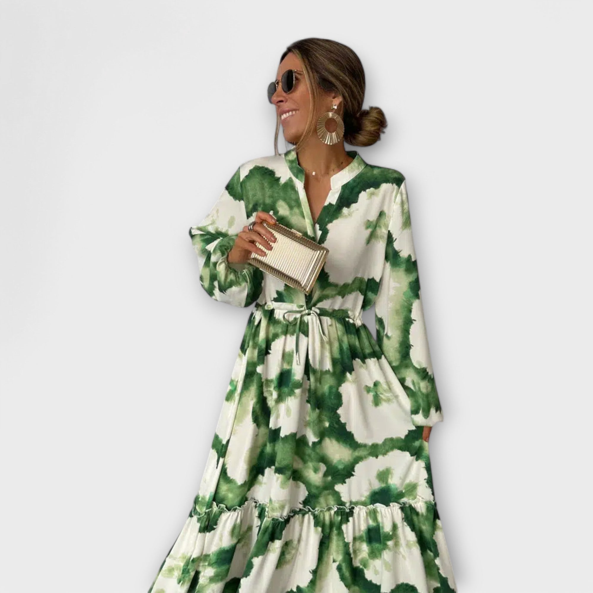 Maxi-Kleid mit V-Ausschnitt, langen Ärmeln, Bindeband und grünen Blumenflecken