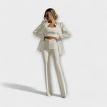 Dreiteiliges Damen-Set aus Blazer, Top und Schlaghose, cremefarben