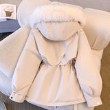 Glam-Winterjacke creme mit weißem Kunstfellkapuze, Kordelzug in der Taille
