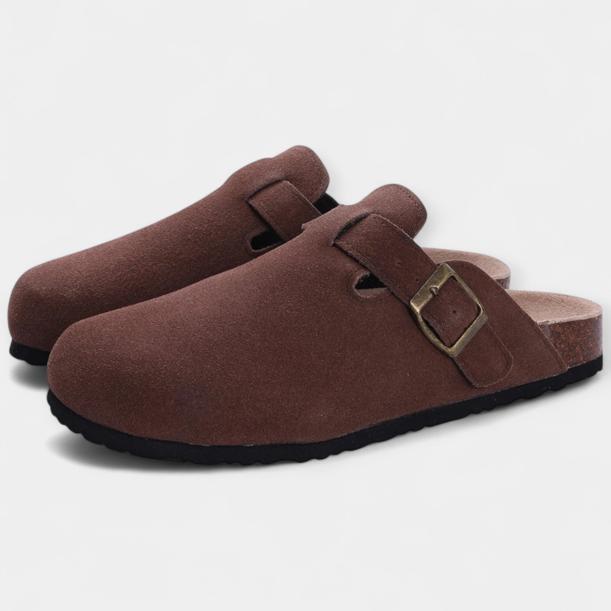 Braune Wildleder-Sandalen mit verstellbarem Riemen und Schnalle