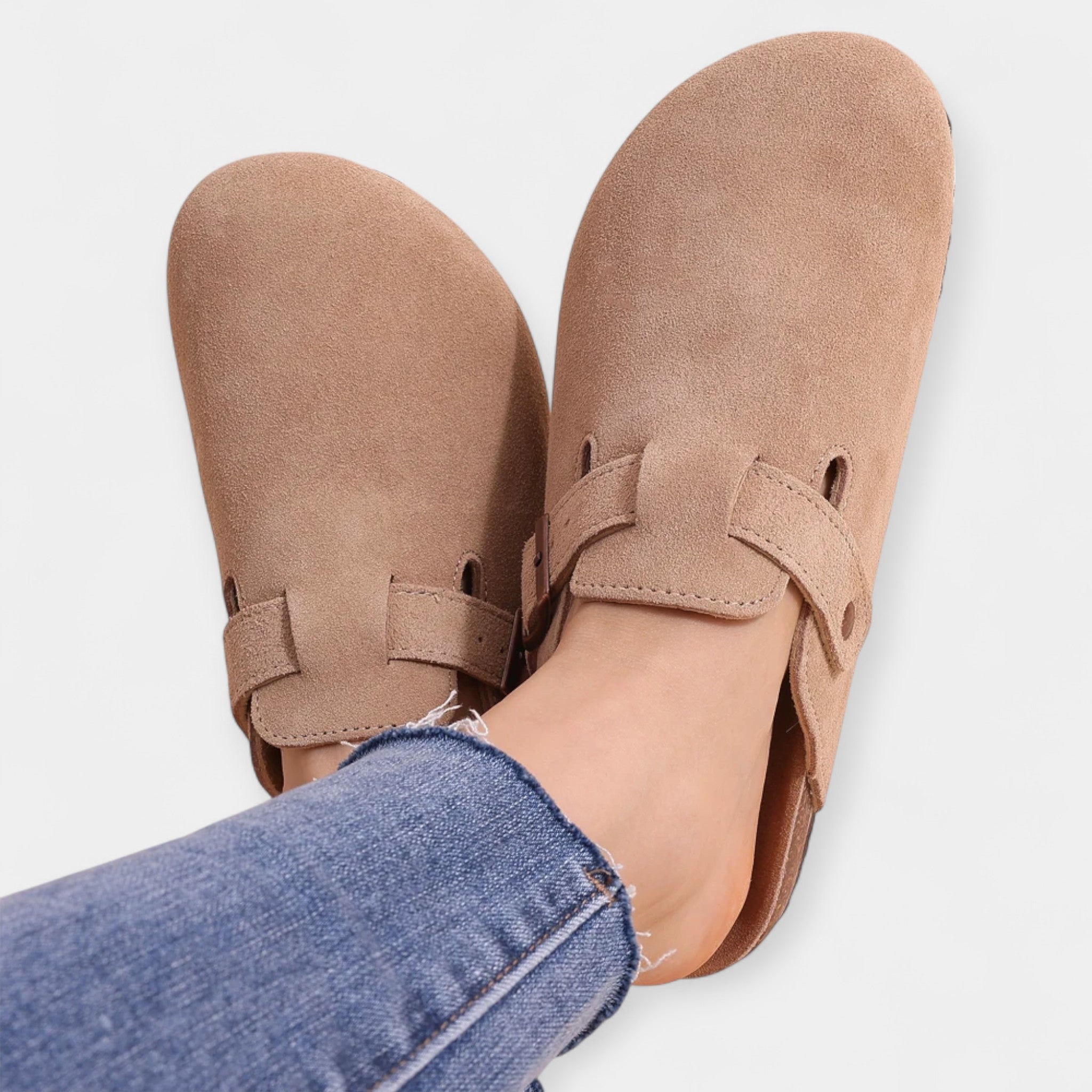 Beige Wildleder-Sandalen mit Riemen am Rist