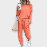 Lässiger Zweiteiler aus orangefarbenem Longsleeve und Jogginghose mit Kordelbund