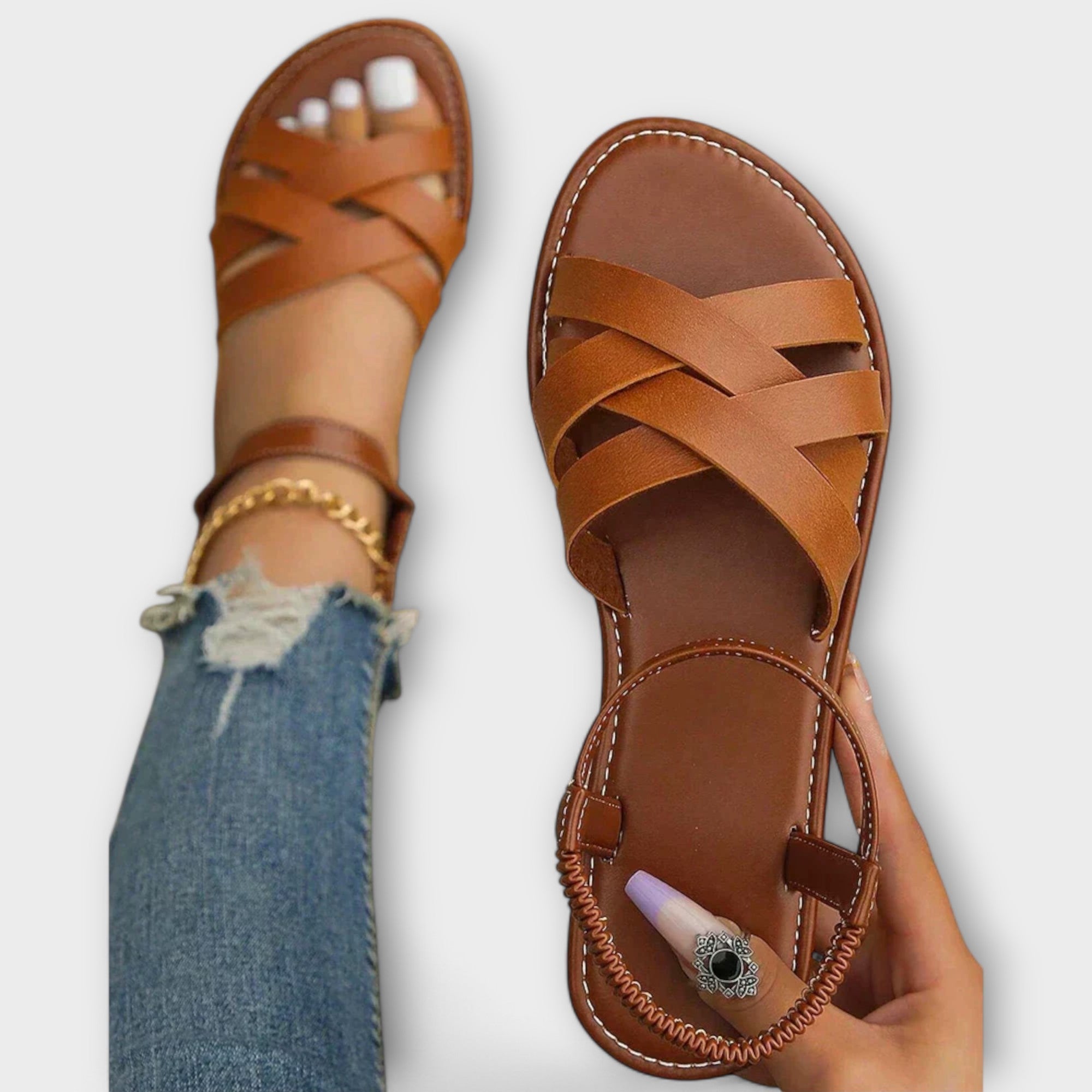 Braune Sandalen mit gekreuzten Riemen und offenen Zehen, verstellbarer Knöchelriemen
