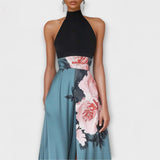 Maxikleid mit Neckholder, schwarzer Oberteilpartie und Blumenprint in Blau, Rosa, Schwarz