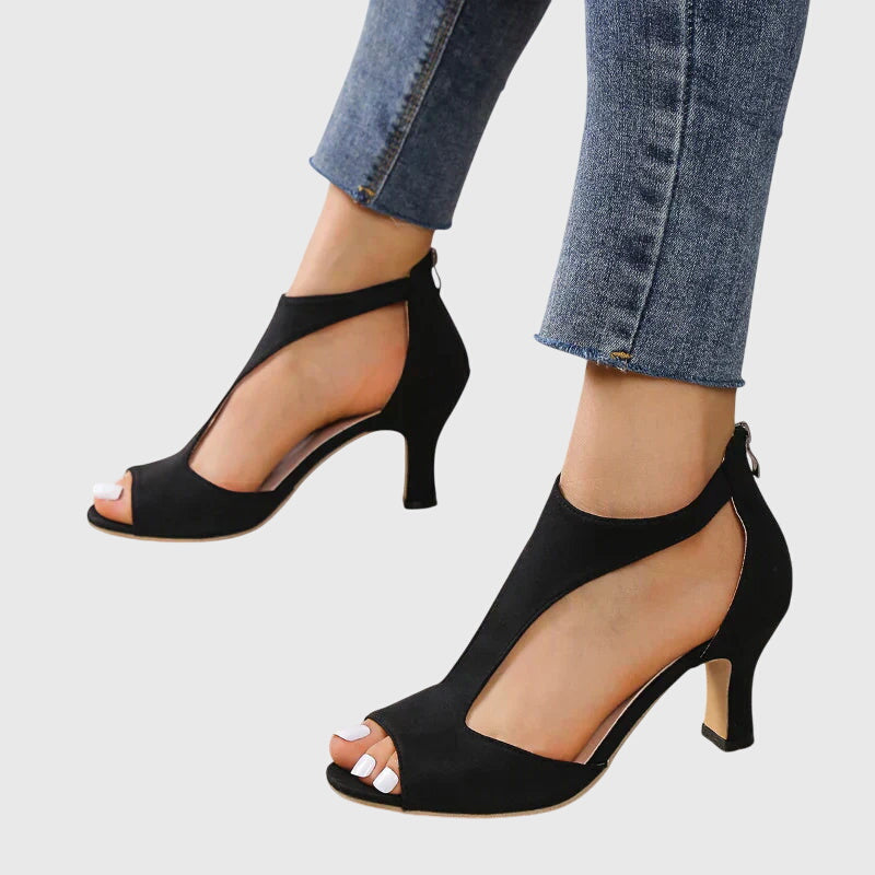 Schwarze Peeptoe-Absätze mit Knöchelriemen und hohem Absatz, seitlich