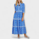 Midi-Kleid mit Kettenmuster in Blau/Weiß, Frontansicht, kurze Ärmel, Taillenband, Volants