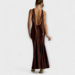 Maxikleid aus Satin mit tiefem Rückenausschnitt und fließendem Rock, dunkelbraun