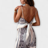 Rückenansicht: Schnürwesten und Hose mit weitem Bein, Paisley-Print in Grau
