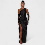 Schwarzes One-Shoulder-Maxikleid mit Satinoptik und Schlitz vorn