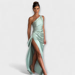 Hellmintgrünes One-Shoulder-Maxikleid mit Satinoptik und Beinschlitz