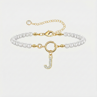 Goldene Armbänder mit Buchstaben - Auden Key