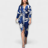 Midikleid mit Dolmanärmeln, V-Ausschnitt und blau-weißem Linien-Print mit Taillengürtel