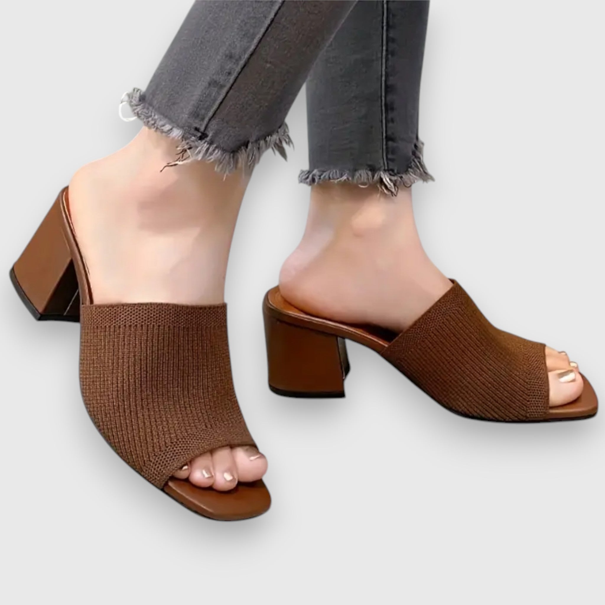 Braune Mule-Sandale mit Blockabsatz und Strickschaft, offene Zehen