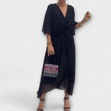Chiffonkleid mit V-Ausschnitt, dunkelblau, Wickeloptik mit Bindegürtel, leicht fallender Saum