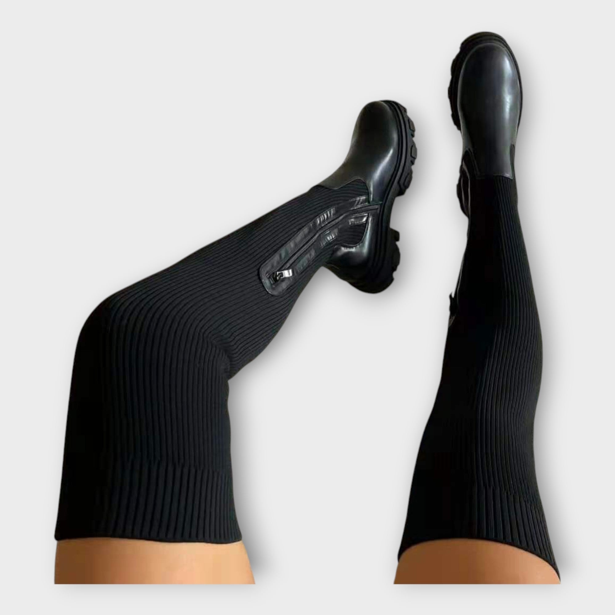 Minimalistisch gestaltete moderne Stiefel