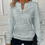 Hellblauer Pullover mit Reißverschluss und langen Ärmeln, elastischer Bündchen