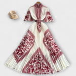 Delilah Vintage-inspiriertes Kleid, cremefarben mit weinrotem Muster, geschürzter Dekolleté