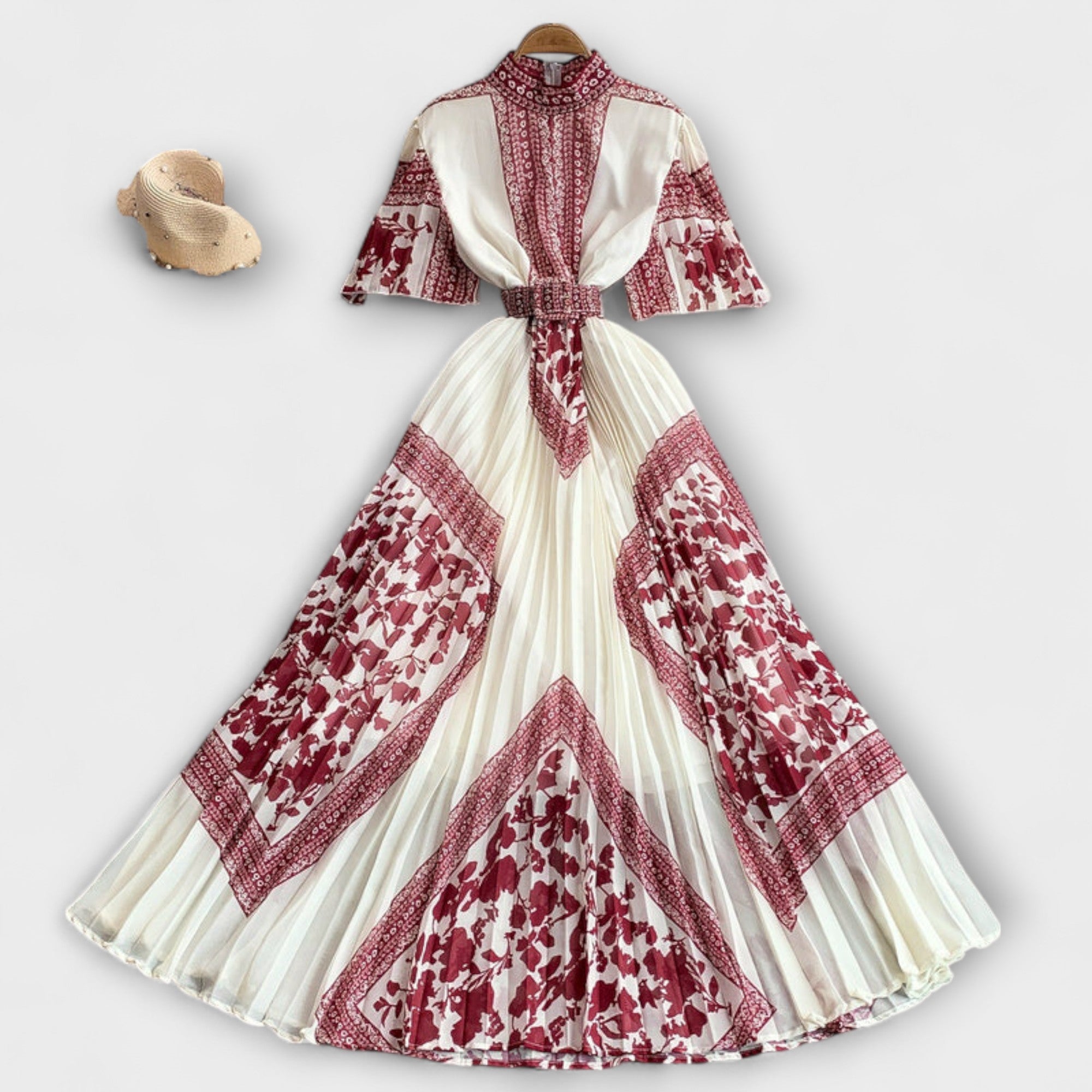 Delilah Vintage-inspiriertes Kleid, cremefarben mit weinrotem Muster, geschürzter Dekolleté