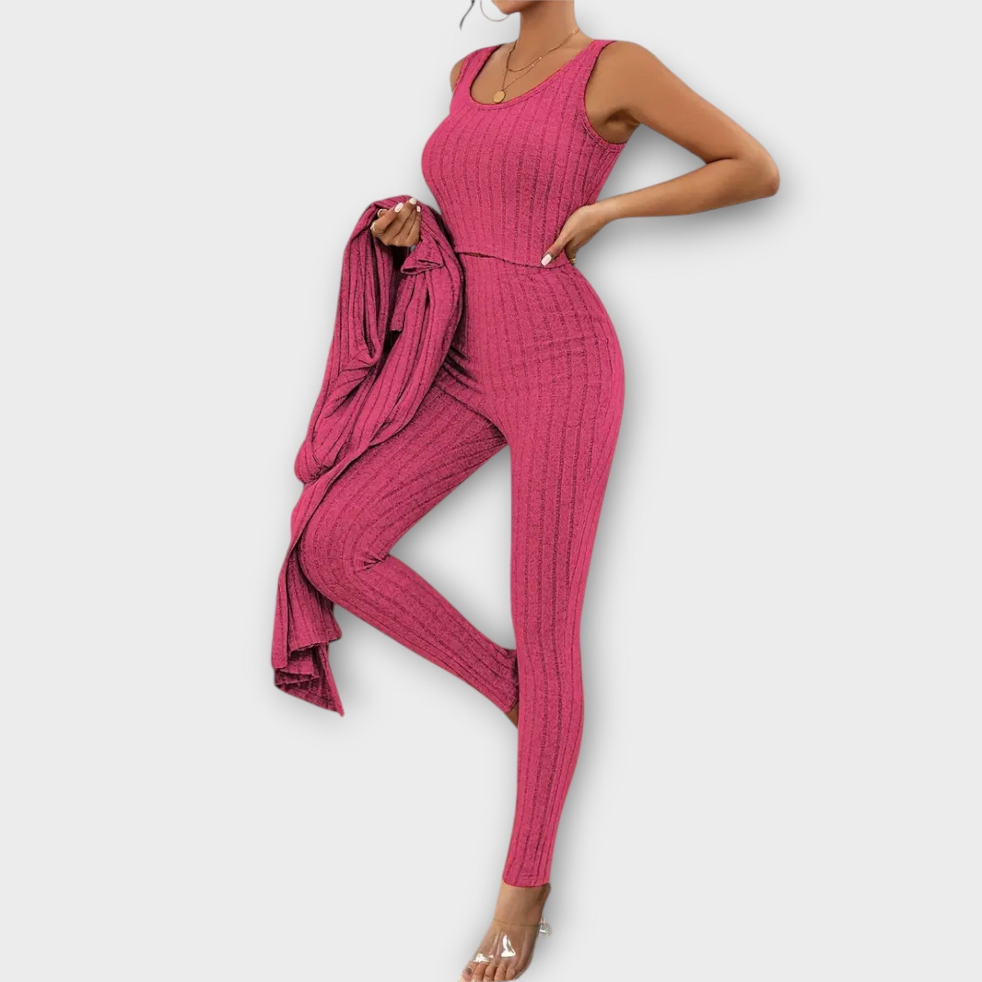 Dreiteiliges Strickset: ärmelloses Oberteil, Hose und langer offener Cardigan, fuchsia