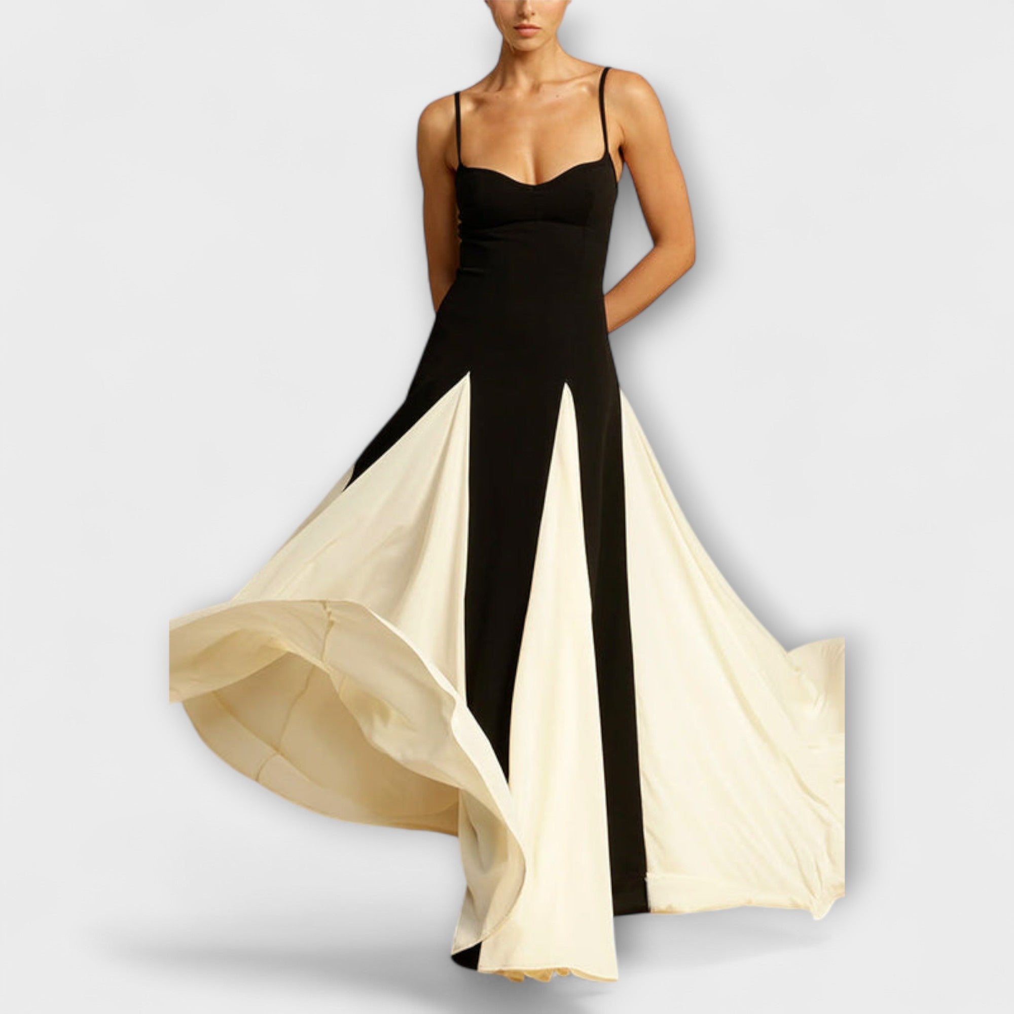 Schwarzes Maxikleid mit Tüllpaneelen in Creme, weiter Rock im A-Linien-Schnitt