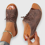Vintage Stil Sandalen in Braun, offene Zehen, Schnürung, braune Sohle, Fußkettchen sichtbar