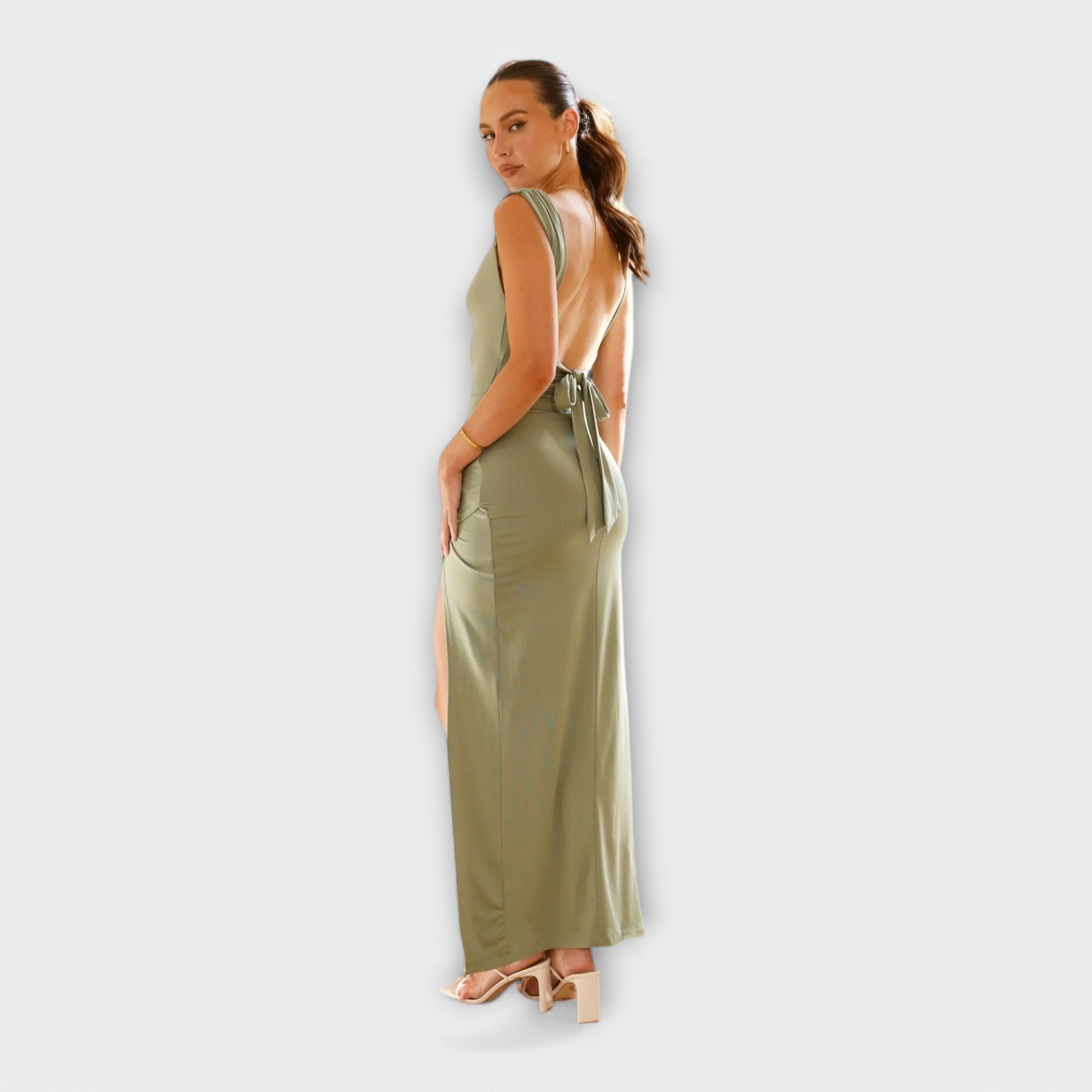 Salbeigrünes Midikleid ohne Ärmel mit Rückendetail und Bindeband