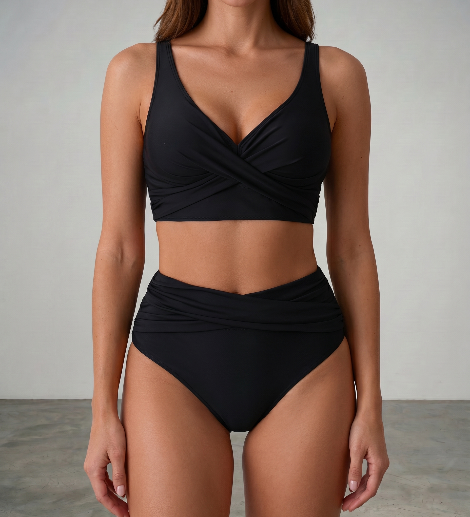 Schwarzes Sculpting-Bikini-Set mit gekreuztem Triangeloberteil und hohem Slip