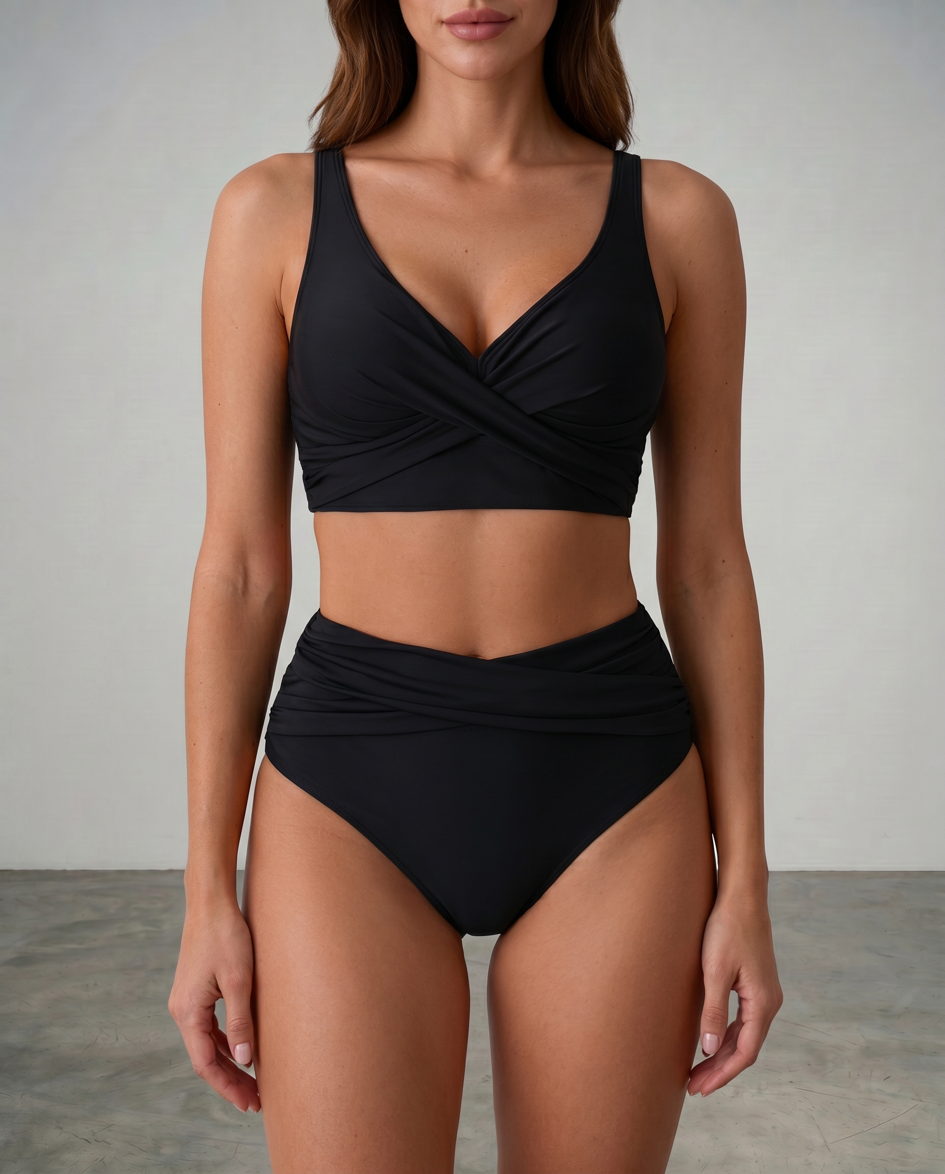 Schwarzes Sculpting-Bikini-Set mit gekreuztem Triangeloberteil und hohem Slip
