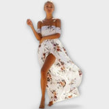 Schulterfreies Midikleid, cremefarben mit Blumenmuster, fließender Schnitt