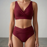 Bordeauxrotes Sculpting-Bikini-Set mit gekreuztem Triangeloberteil und gerafftem High-Waist-Slip