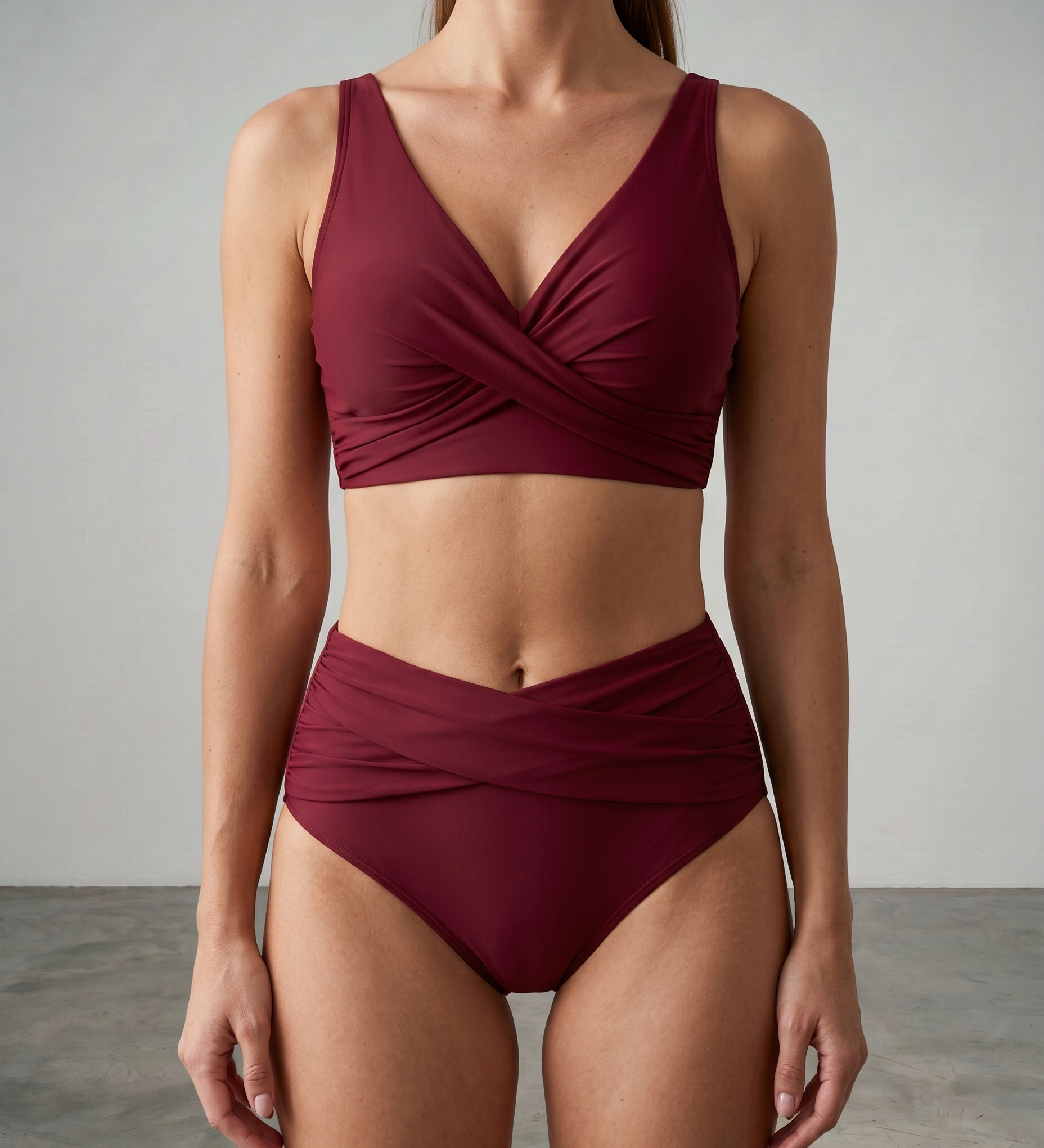 Bordeauxrotes Sculpting-Bikini-Set mit gekreuztem Triangeloberteil und gerafftem High-Waist-Slip